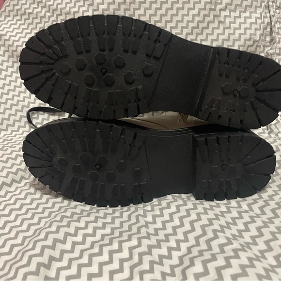 True Craft White Combat Boots. Almost New. I wore them once. No original box. - Picture 8 of 9